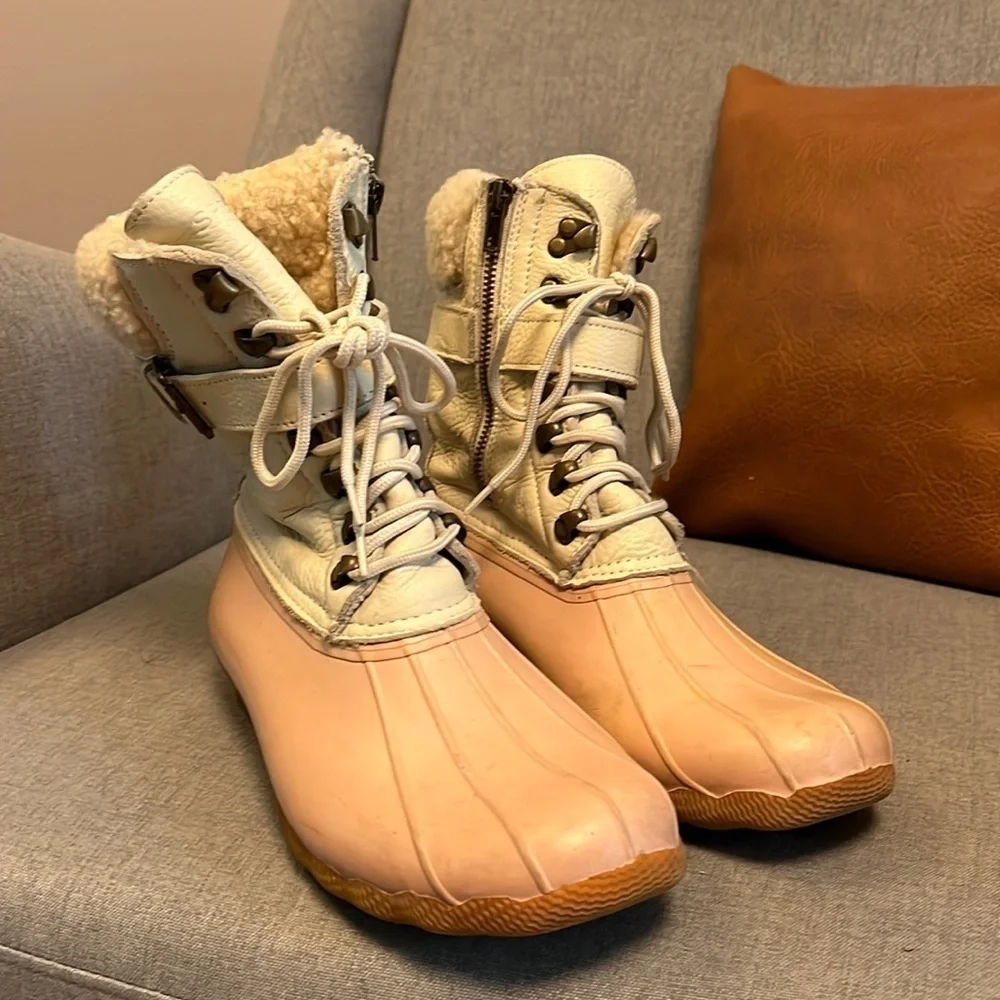 Sperry shearwater leather and sheep fur winter duck boots size 9.5